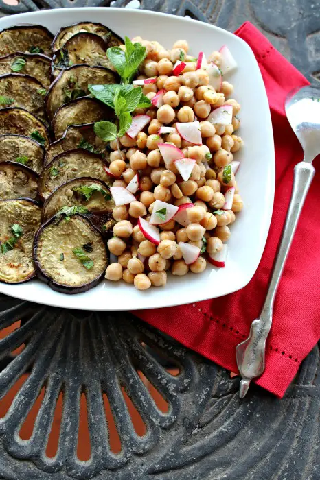 aubergine mint & chickpea salad | berrysweetlife.com