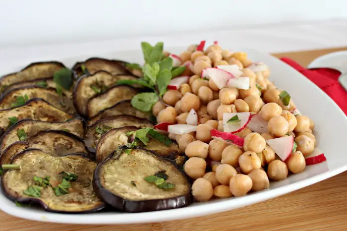 aubergine mint & chickpea salad | berrysweetlife.com