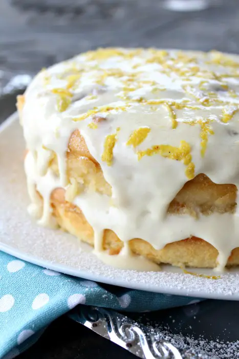 lemon drizzle silk cake with cream cheese icing | berrysweetlife.com