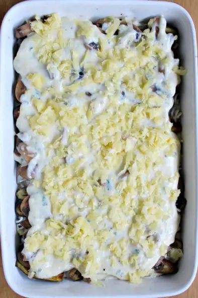 Brinjal Mushroom & Mozzarella Lasagne. A vegetarian feast for cheese lovers! Very quick & easy dish that is so tasty & comforting. You will love this recipe | berrysweetlife.com