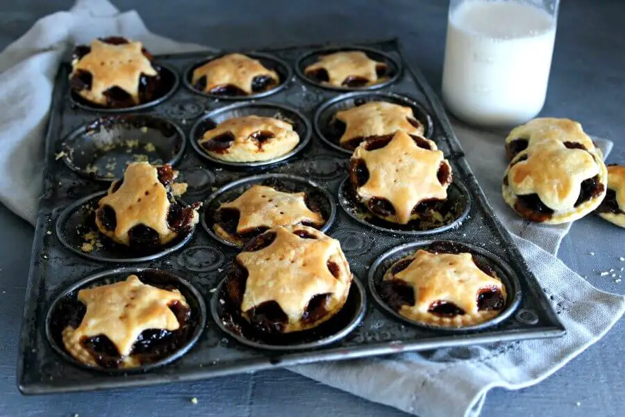 https://www.berrysweetlife.com/wp-content/uploads/2016/11/Christmas-Fruit-Mince-Pies-with-Light-Pastry-1.jpg