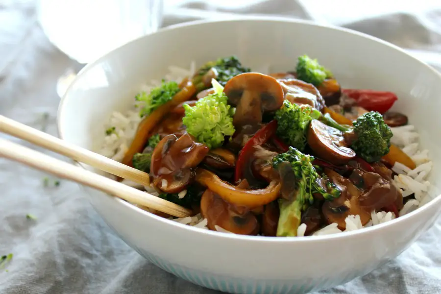 Mushroom Broccoli & Ginger Stir Fry. A delicious vegetarian dish for mushroom lovers. You won't believe the flavour punch that this dish packs! So healthy, quick & easy to make. Yum yum!! | berrysweetlife.com