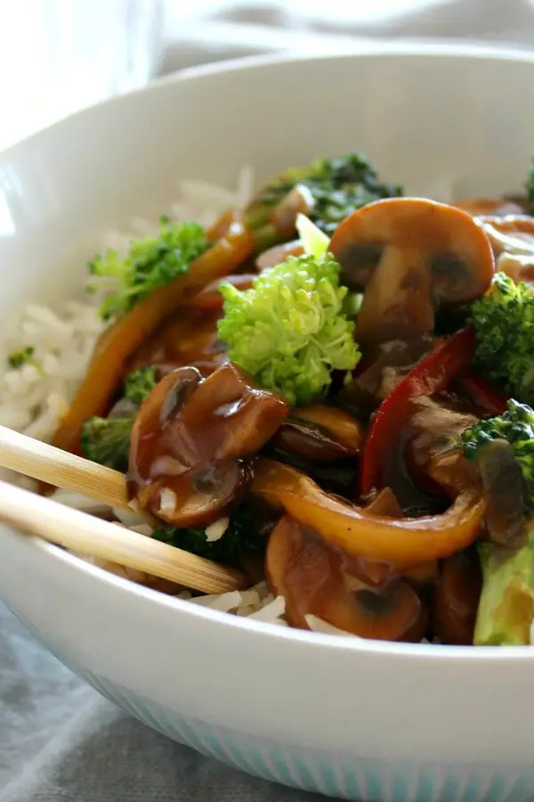 Mushroom Broccoli & Ginger Stir Fry. A delicious vegetarian dish for mushroom lovers. You won't believe the flavour punch that this dish packs! So healthy, quick & easy to make. Yum yum!! | berrysweetlife.com