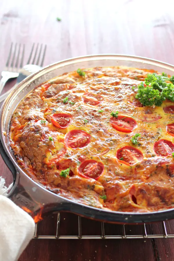 A simple to make Tomato & White Cheddar Crustless Tart - Baked in the oven in a skillet, this is a healthier tomato tart full of flavour and goodness!