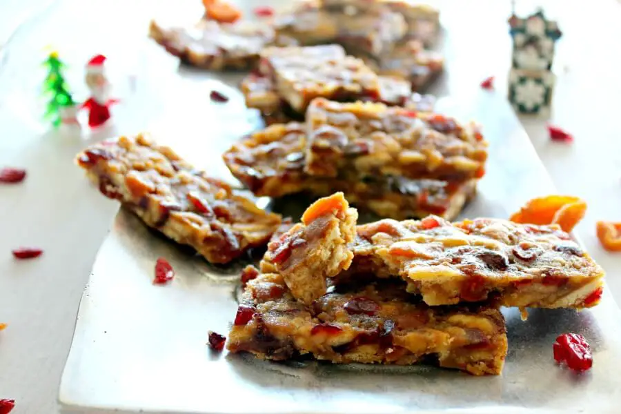 Apricot & Cranberry No Bake Bars. Quick & easy fruit bars with reduced sugar. Perfect easy treat to satisfy a sweet tooth. Great pudding with ice cream | berrysweetlife.com
