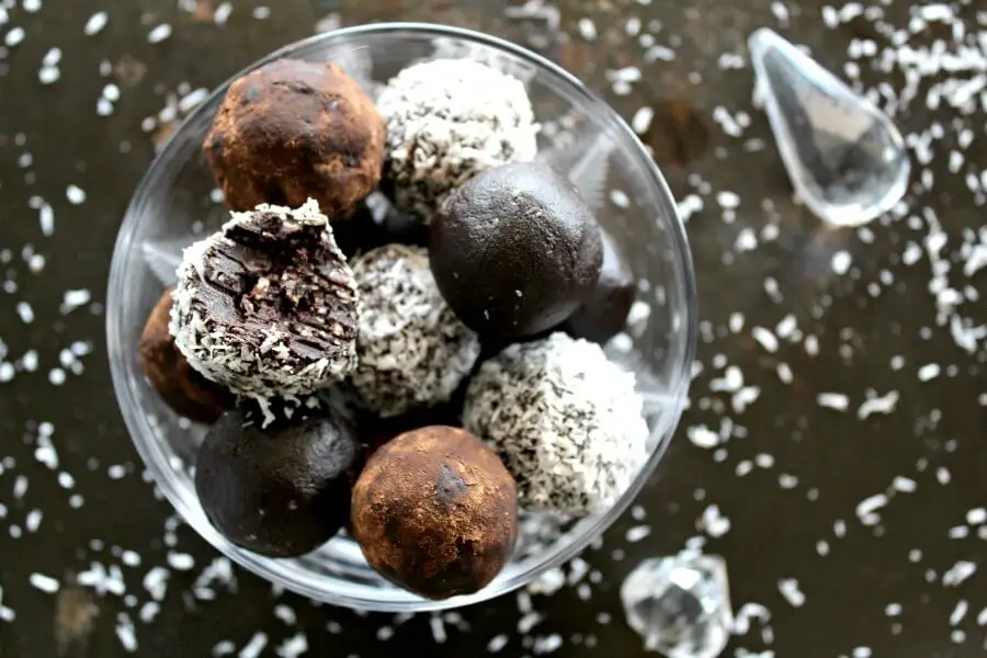 Dairy & Sugar Free Almond Chocolate Truffles. These are perfect for special occasions. A healthy dessert that's quick & easy to make. Your guests will LOVE these! | berrysweetlife.com