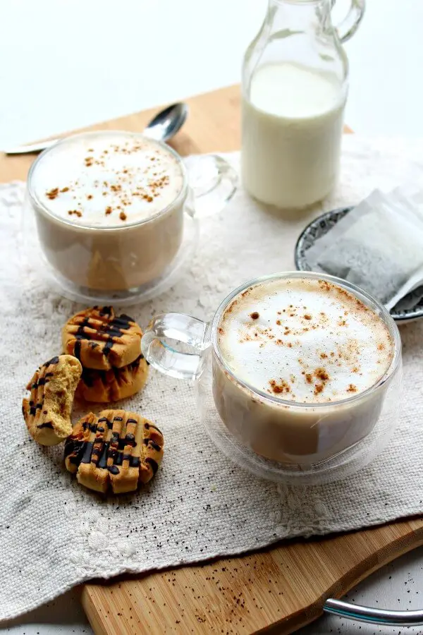 An easy to make hot Earl Grey tea latte with spices, vanilla and frothy milk. This Spiced Vanilla London Fog Latte is sugar free, healthy and so comforting! | berrysweetlife.com