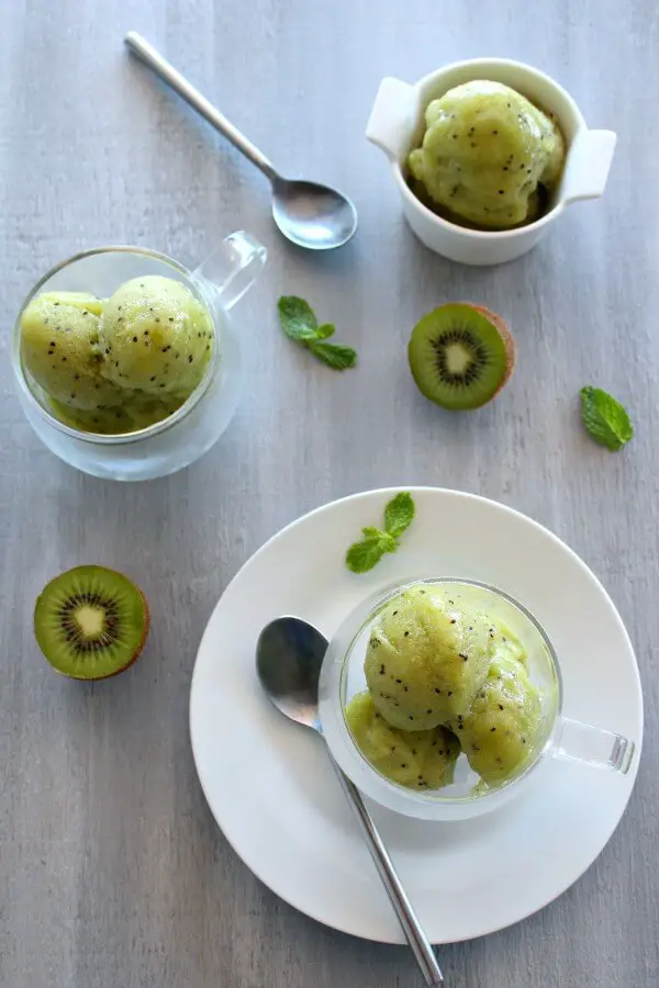 2 Ingredient Banana Kiwi Sorbet Scoops. All you need is Bananas Kiwis & 15 minutes! Healthy, quick, easy & yum! A perfect summer treat for the whole family | berrysweetlife.com