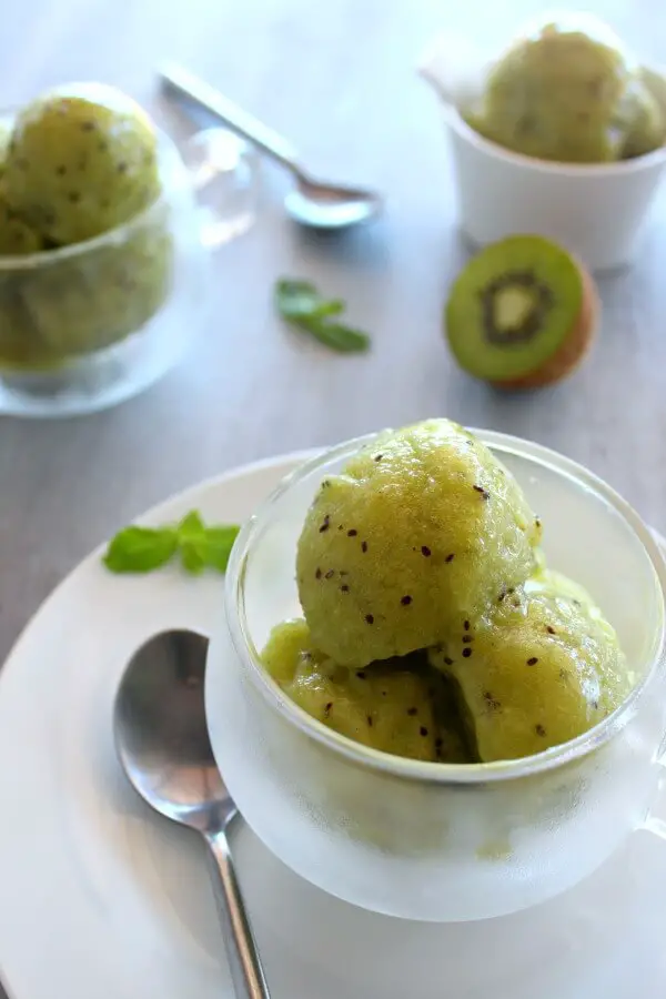 2 Ingredient Banana Kiwi Sorbet Scoops. All you need is Bananas Kiwis & 15 minutes! Healthy, quick, easy & yum! A perfect summer treat for the whole family | berrysweetlife.com