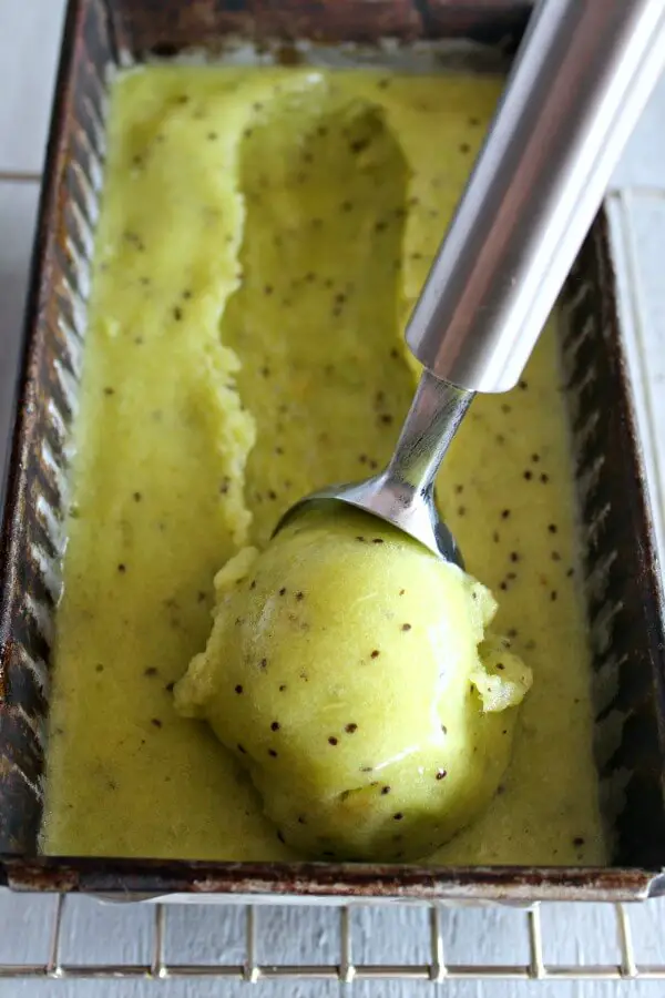 2 Ingredient Banana Kiwi Sorbet Scoops. All you need is Bananas Kiwis & 15 minutes! Healthy, quick, easy & yum! A perfect summer treat for the whole family | berrysweetlife.com