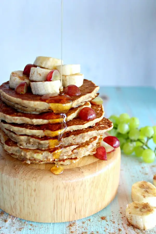 The most DELICIOUS, quick & easy Healthy Oatmeal Bran Banana Pancakes ever! These are the very best sugar free, light and fluffy banana breakfast pancakes! | berrysweetlife.com