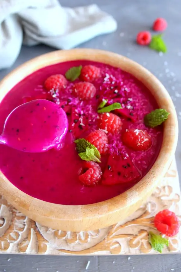 Raspberry Coconut Dragon Fruit Smoothie Bowls. Very healthy breakfast smoothie bowls. Quick & easy to make, dairy free & totally DELICIOUS! | berrysweetlife.com