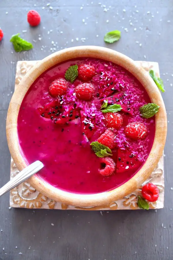 Raspberry Coconut Dragon Fruit Smoothie Bowls. Very healthy breakfast smoothie bowls. Quick & easy to make, dairy free & totally DELICIOUS! | berrysweetlife.com