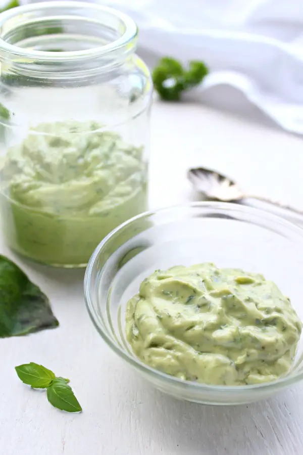 The Best Herby Avocado & Yoghurt Pesto Sauce. A creamy pesto sauce that is very quick & easy, healthy and versatile. No oil added, full of goodness! | berrysweetlife.com