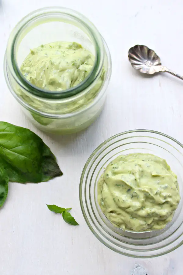 The Best Herby Avocado & Yoghurt Pesto Sauce. A creamy pesto sauce that is very quick & easy, healthy and versatile. No oil added, full of goodness! | berrysweetlife.com