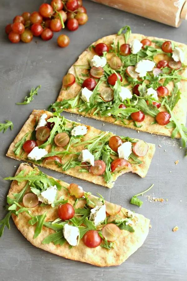 Wholewheat Grape Rocket & Goats Cheese Healthy Pizza. A recipe you need! Delicious vegetarian pizza with so much flavour and goodness. Perfect dinner recipe for the whole family | berrysweetlife.com