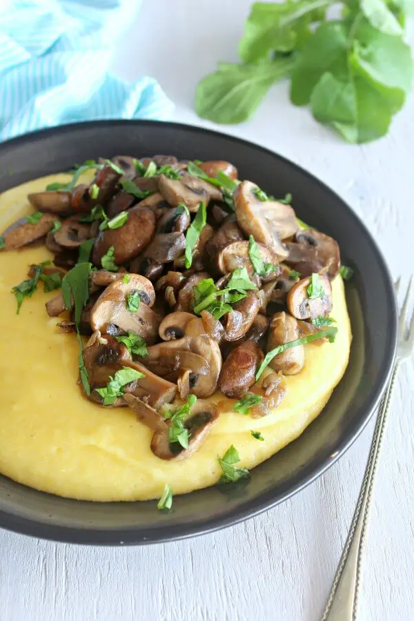 Cheesy Polenta & Garlic Sautéed Mushrooms with Rocket. A simple weeknight dinner that is delicious and very healthy. Perfect for a family supper | berrysweetlife.com