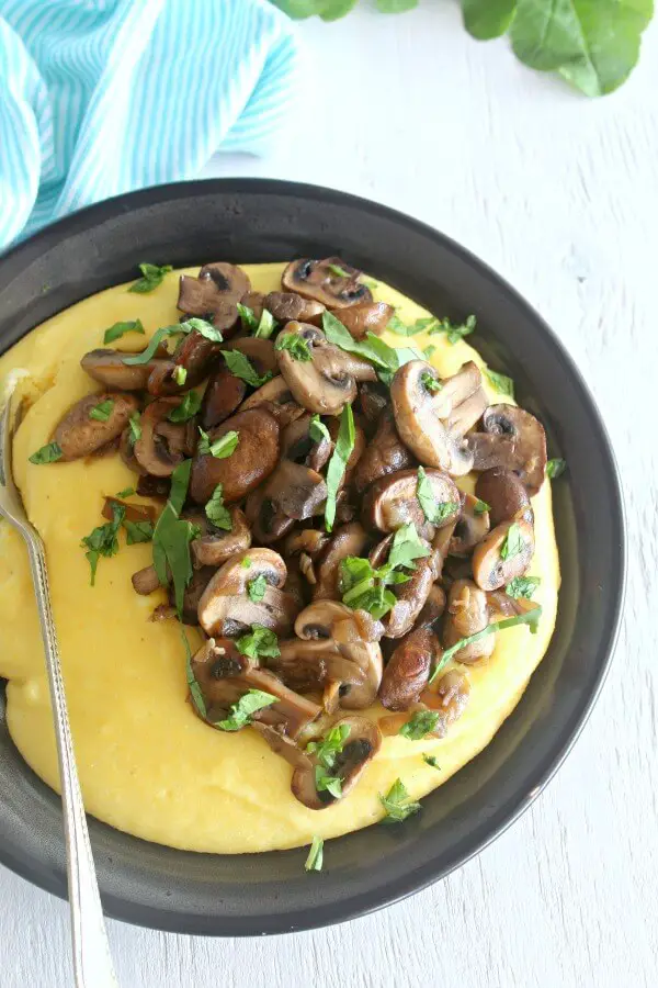 Cheesy Polenta & Garlic Sautéed Mushrooms with Rocket. A simple weeknight dinner that is delicious and very healthy. Perfect for a family supper | berrysweetlife.com