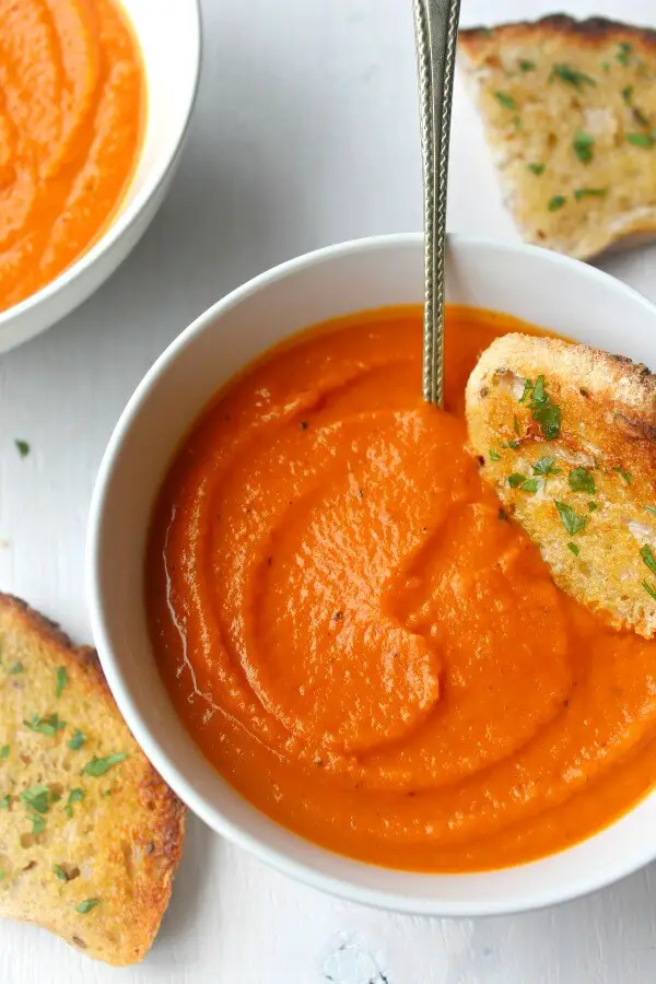 Cozy Up Tomato & Butternut Squash Soup. The perfect soup for a cozy night in! It's a quick & easy recipe packed with flavour that everyone will enjoy | berrysweetlife.com