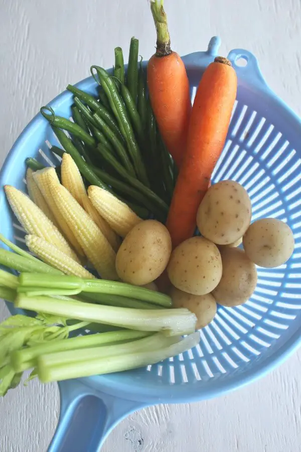 Fresh & Light Summer Veggie Fish Pie. A lighter, flavoursome fish pie packed with summer vegetables. Very easy to make | berrysweetlife.com