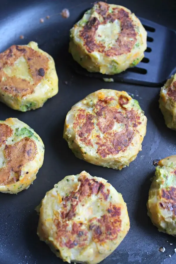 Garlic Ginger Masala Veggie Burger Bowls. A healthy vegetarian, fresh, delicious & satisfying meal that is quick to prepare and very versatile | berrysweetlife.com