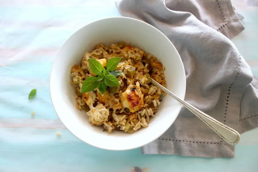 One Pan Creamy Basil Chicken & Rice Casserole. 20 minutes to prepare, this is the perfect weeknight dinner. Packed with flavour and so easy to make. The whole family will love this | berrysweetlife.com