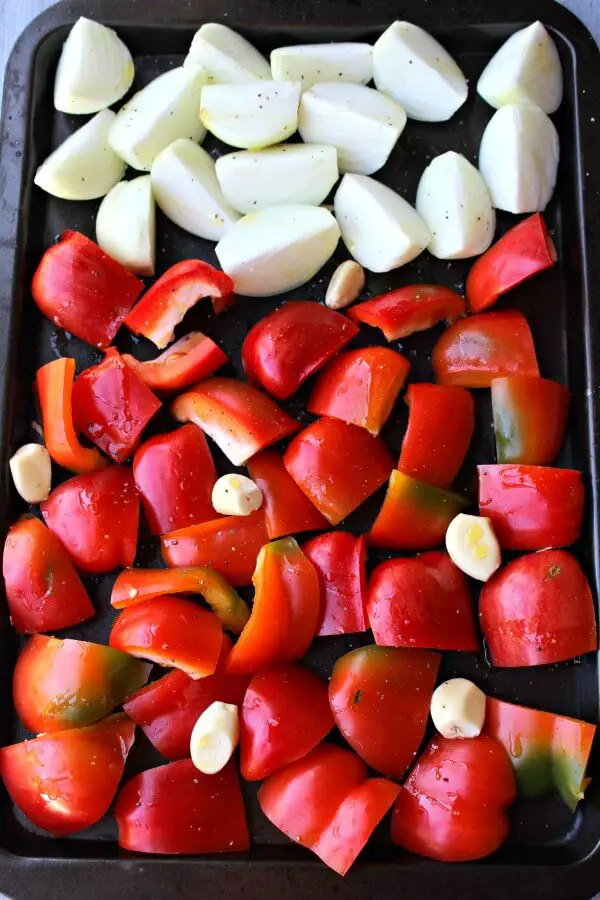 Roasted Red Pepper Garlic Pasta Sauce. The most versatile & flavoursome sauce ever! Quick & simple to make - serve it with pasta, chicken, anything!! | berrysweetlife.com