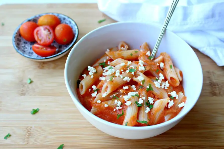 Roasted Red Pepper Garlic Pasta Sauce. The most versatile & flavoursome sauce ever! Quick & simple to make - serve it with pasta, chicken, anything!! | berrysweetlife.com