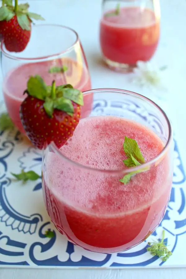 Sparkling Watermelon Strawberry Mint Lemonade. A healthy, fun & pretty drink perfect for summer get togethers. A beautiful welcome drink! | berrysweetlife.com