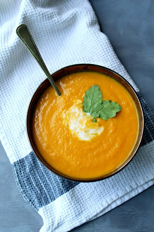 Clean Eating Carrot Turmeric Ginger Soup. The healthiest, most scrumptious soup ever! Even the fussiest eater will love this one, perfect for a light lunch or a simple supper for the family | berrysweetlife.com