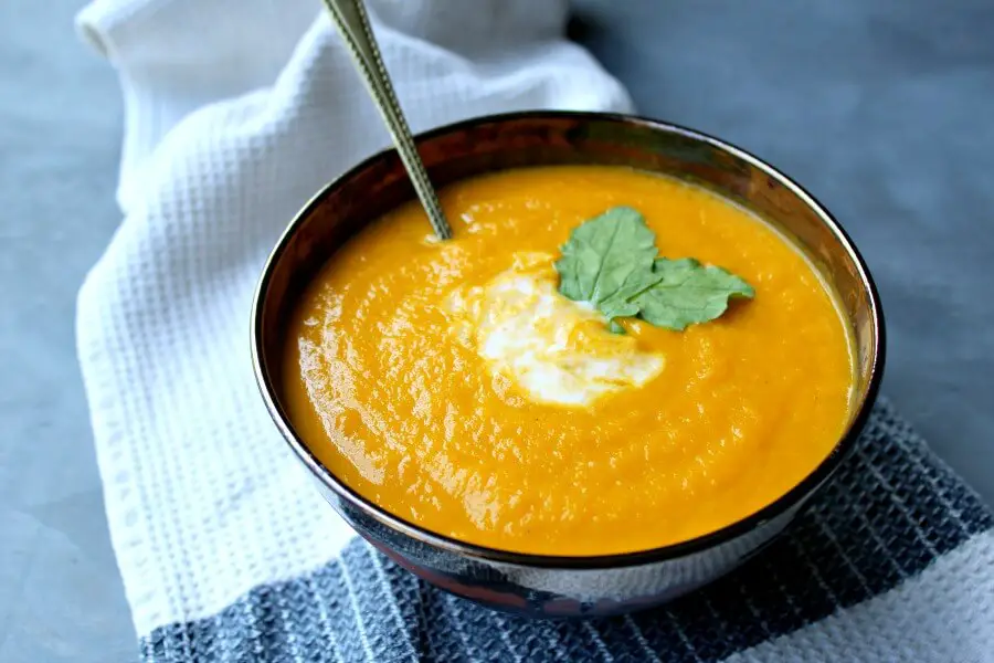 Clean Eating Carrot Turmeric Ginger Soup. The healthiest, most scrumptious soup ever! Even the fussiest eater will love this one, perfect for a light lunch or a simple supper for the family | berrysweetlife.com