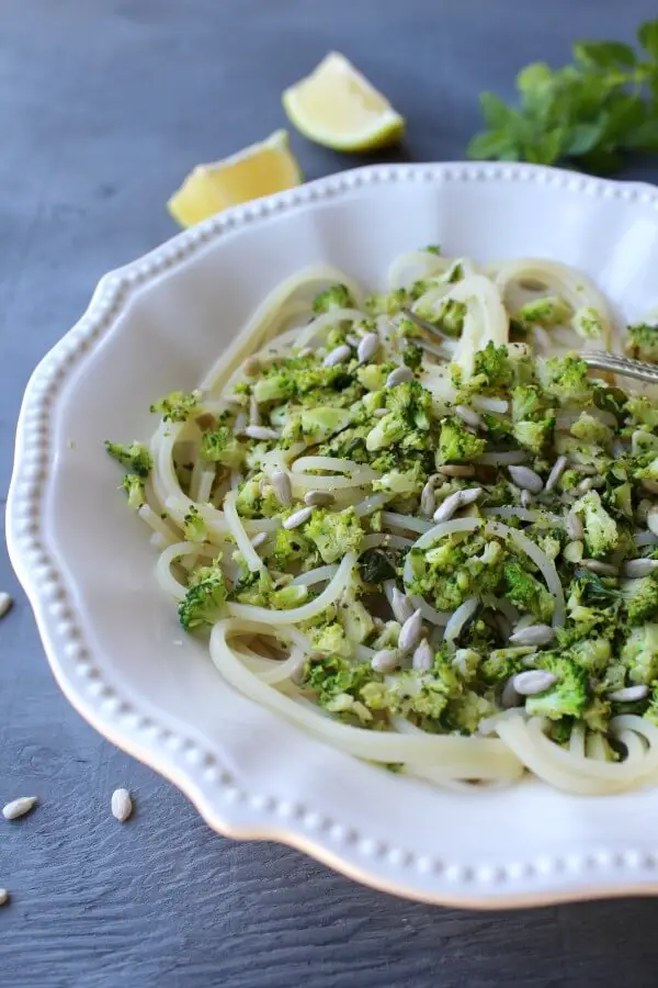 Fresh Lemon Basil Broccoli Spaghetti. Got 15 minutes? Make this light & healthy meal that has broccoli, lemon, fresh basil & sunflower seeds | berrysweetlife.com