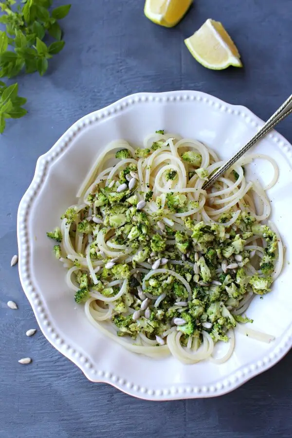 Fresh Lemon Basil Broccoli Spaghetti. Got 15 minutes? Make this light & healthy meal that has broccoli, lemon, fresh basil & sunflower seeds | berrysweetlife.com