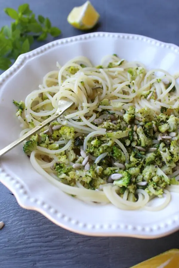 Fresh Lemon Basil Broccoli Spaghetti. Got 15 minutes? Make this light & healthy meal that has broccoli, lemon, fresh basil & sunflower seeds | berrysweetlife.com