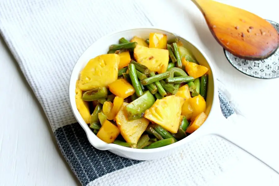 Green Bean Yellow Pepper Pineapple Stir Fry. A fresh summer side dish, or a healthy, light meal. Delicious & Aromatic! | berrysweetlife.com