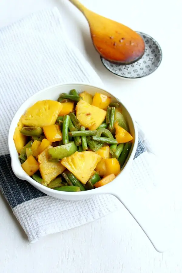 Green Bean Yellow Pepper Pineapple Stir Fry. A fresh summer side dish, or a healthy, light meal. Delicious & Aromatic! | berrysweetlife.com