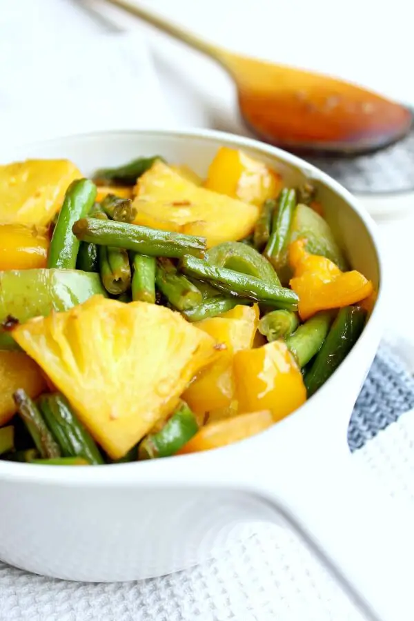 Green Bean Yellow Pepper Pineapple Stir Fry. A fresh summer side dish, or a healthy, light meal. Delicious & Aromatic! | berrysweetlife.com