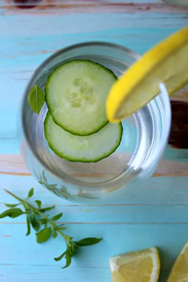 Lemon Basil Cucumber Infused Water. A refreshing summer drink perfect for a hot day by the pool! Such a healthy way to quench your thirst | berrysweetlife.com