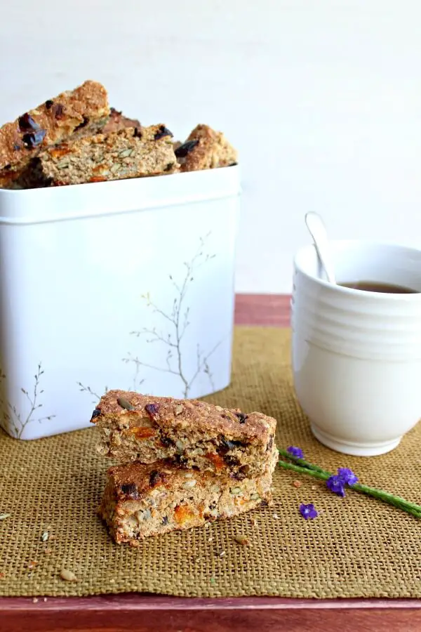 Mango Date Brown Flour Muesli Rusks. A healthy South African rusk recipe that is easy to make, naturally sweetned and packed full of goodness! | berrysweetlife.com