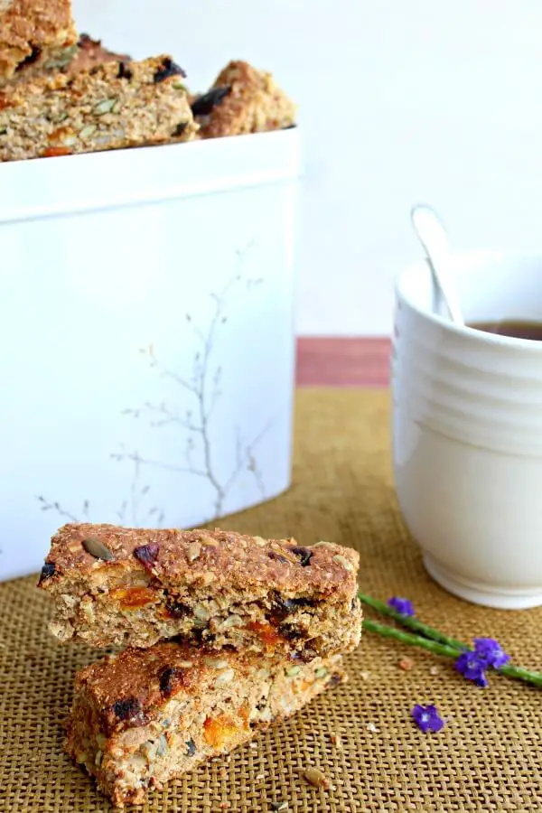 Mango Date Brown Flour Muesli Rusks. A healthy South African rusk recipe that is easy to make, naturally sweetned and packed full of goodness! | berrysweetlife.com