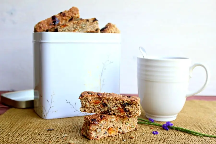 Mango Date Brown Flour Muesli Rusks. A healthy South African rusk recipe that is easy to make, naturally sweetned and packed full of goodness! | berrysweetlife.com