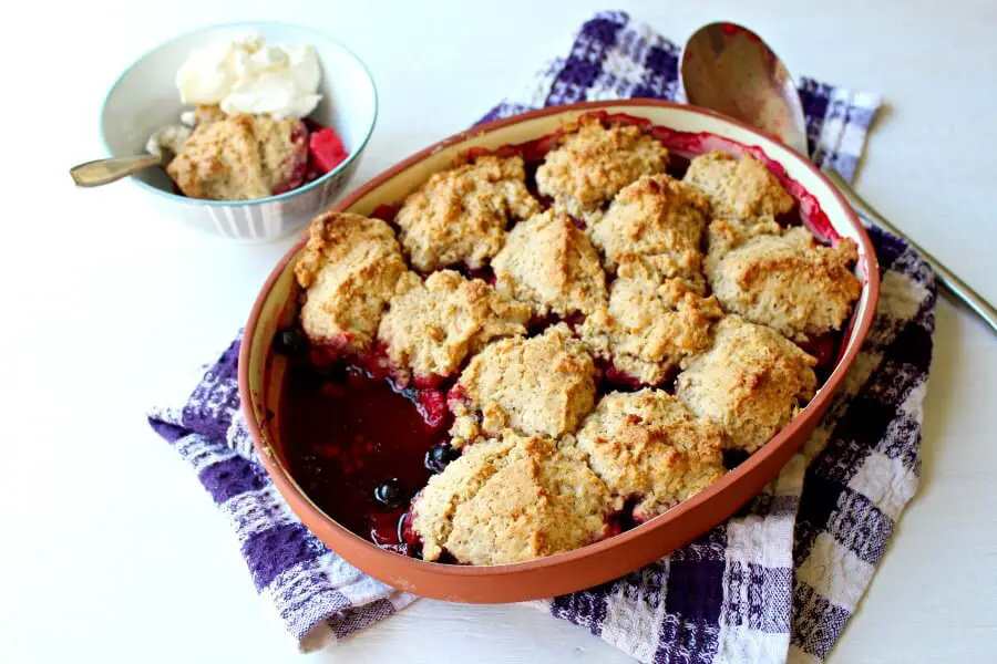 Rustic Bumble Berry Crumble Crisp. Three berry crumble with oats & cinnamon. A humble, rustic & delicious pudding full of colour & amazing flavour! | berrysweetlife.com