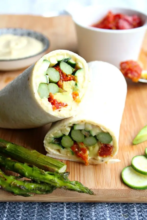 Asparagus Sun Dried Tomato Hummus Wraps. Very quick & easy wraps that are delicious and healthy, perfect for entertaining or a quick family meal | berrysweetlife.com