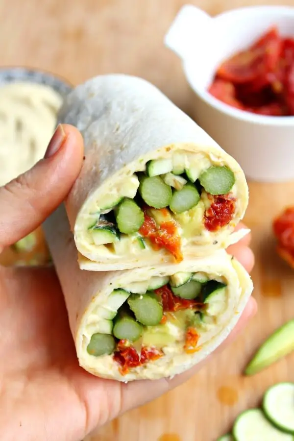 Asparagus Sun Dried Tomato Hummus Wraps. Very quick & easy wraps that are delicious and healthy, perfect for entertaining or a quick family meal | berrysweetlife.com