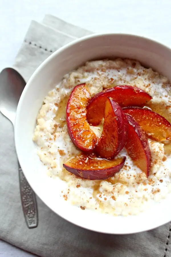 Caramelised Plum Oatmeal Bowls. Healthy, creamy, delicious breakfast in minutes! The whole family will love this recipe | berrysweetlife.com