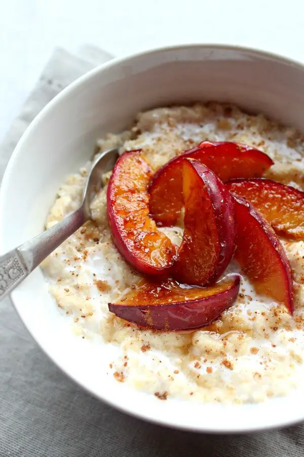 Caramelised Plum Oatmeal Bowls. Healthy, creamy, delicious breakfast in minutes! The whole family will love this recipe | berrysweetlife.com