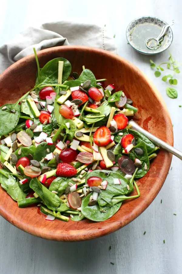 Grape Spinach Zucchini Harvest Salad. A light, fresh salad with bursts of flavour - perfect for a light lunch or as a side dish | berrysweetlife.com