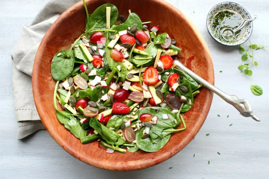 Grape Spinach Zucchini Harvest Salad. A light, fresh salad with bursts of flavour - perfect for a light lunch or as a side dish | berrysweetlife.com