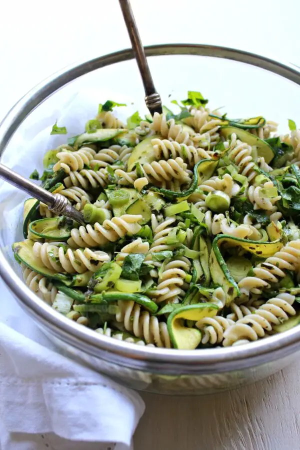 Green Goddess Pesto Pasta Salad. Get all your greens in one wholesome bowl with this seriously healthy & delicious pasta salad recipe! | berrysweetlife.com 