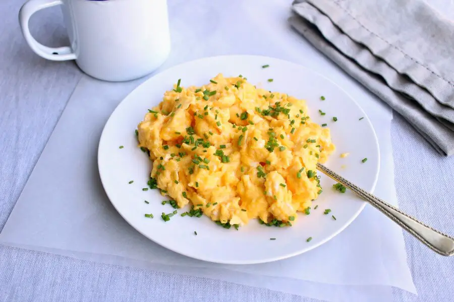 How to Make Perfect Scrambled Eggs the Right Way